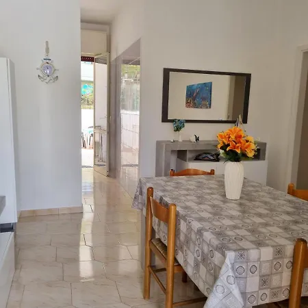 Nettuno Baia Апартаменти