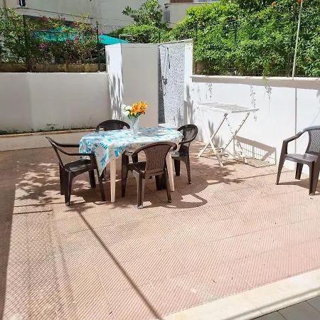 Апартаменти Nettuno Baia